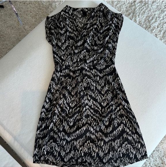 H&M Dresses & Skirts - H&M Wrap Dress Size 2